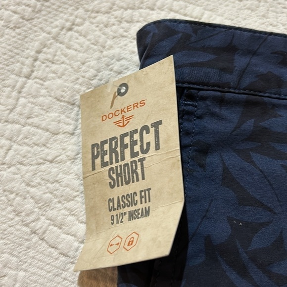 Patagonia/Dockers/ Columbia Bundle of 4. Size 38 - Picture 3 of 16